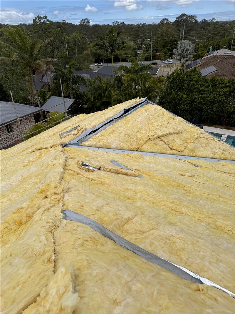 Foil-backed roof blanket laid with taped joins
