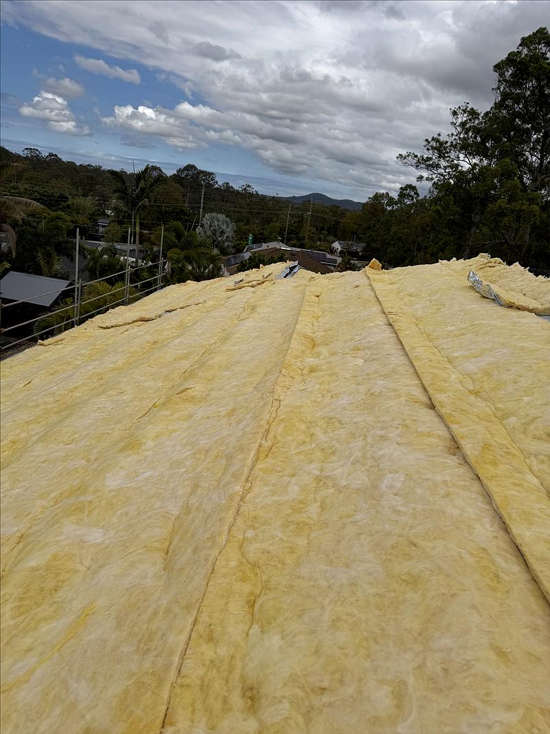 Full roof blanket insulation covering the roof for heat and rain-noise control